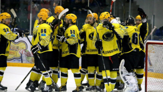 Четыре хоккеиста "Сарыарки" претендует на звание лучшего игрока сезона в ВХЛ