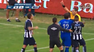 В Перу футбольный арбитр показал четыре красные карточки за четыре минуты