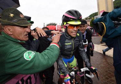 Альберто Контадор после 13-го этапа "Джиро д'Италия". Фото с сайта velolive.com