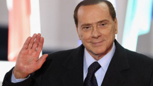 Берлускони продал почти половину акций "Милана" 