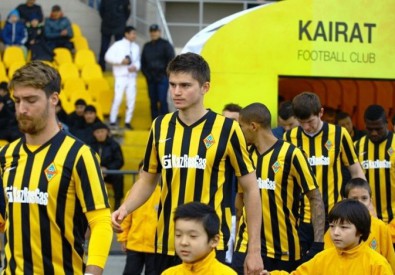 Тимур Рудосельский (в центре). Фото с сайта fckairat.kz