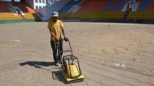 Постелить новый газон на Центральном стадионе Актобе пообещали к 1 июля