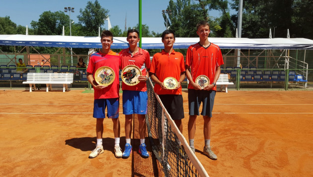 Теннисисты Павел Петров и Жибек Куламбаева выиграли турнир в Алматы
