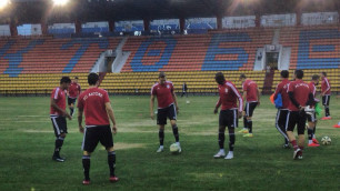 Футболисты "Актобе" опробовали новый газон на Центральном стадионе
