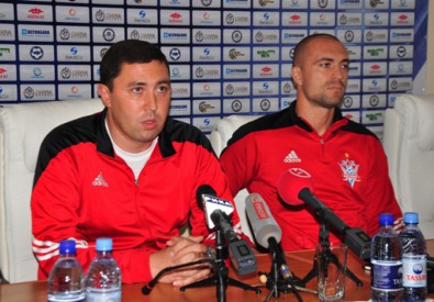 Владимир Газзаев и Андрей Сидельников. Фото с официального сайта ФК "Актобе"