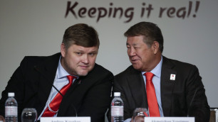 Андрей Крюков (слева) и аким Алматы Ахметжан Есимов. Фото dr.dk 