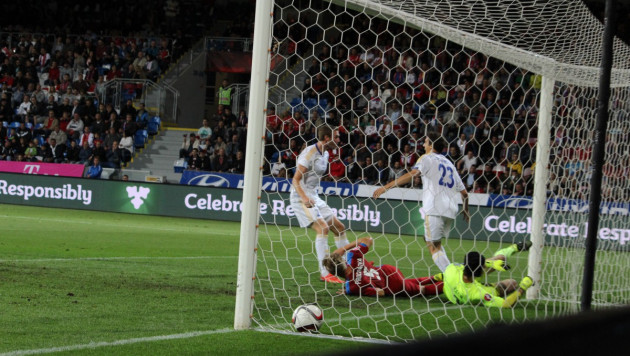 Логвиненко снова забил Чеху и открыл счет в матче Чехия - Казахстан