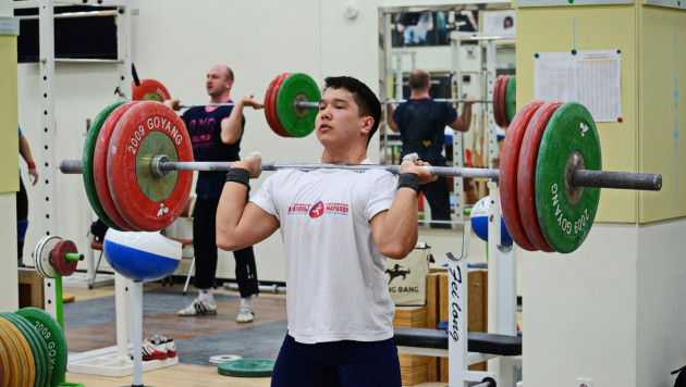 Айдар Казов принес Казахстану первое "золото" чемпионата Азии по тяжелой атлетике