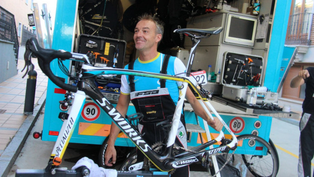 Фоторепортаж: Как велокоманда "Астана" готовится к решающему этапу "Вуэльты"