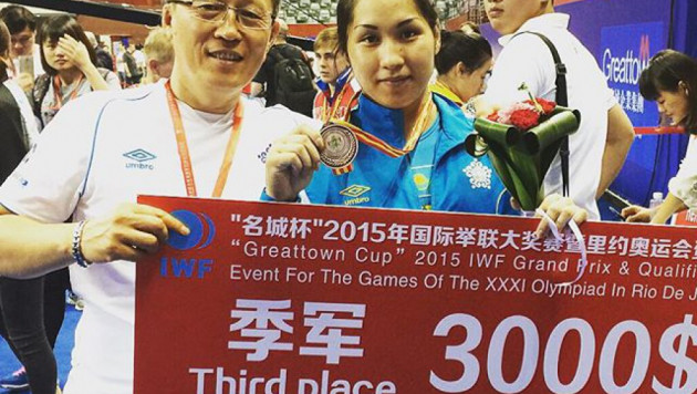 Казахстанская штангистка Садуакасова выиграла "бронзу" на Гран-при в Китае