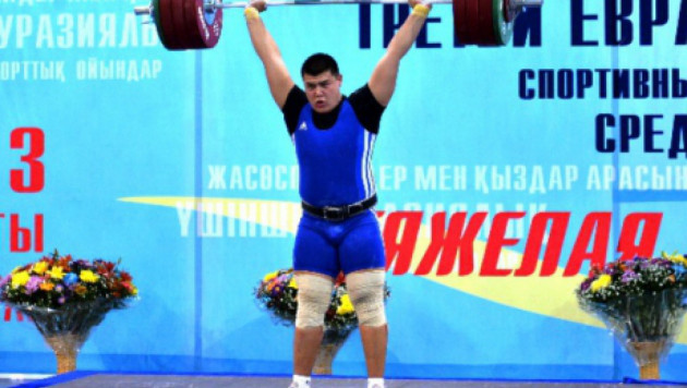 Штангист Абубакаров установил новый рекорд Казахстана в "рывке", "толчке" и сумме