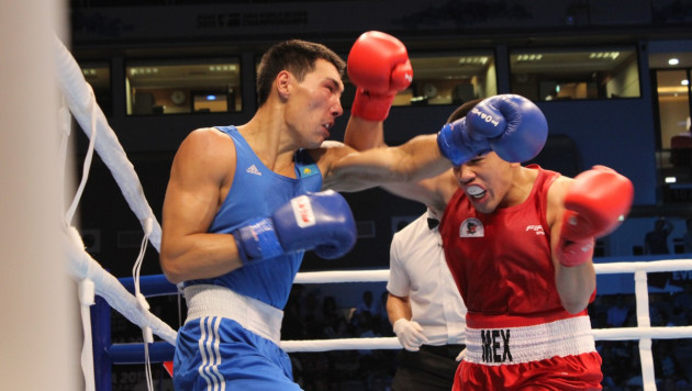Казахстанский боксер Алимханулы вышел в четвертьфинал ЧМ в Катаре