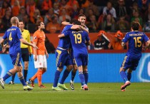 Сборная Казахстана празднует гол в матче с Голландией. Фото с сайта dailymail.co.uk