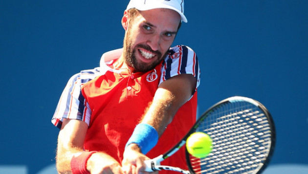 Кукушкин взял три гейма у Федерера на турнире в Базеле