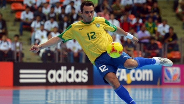 Фалькао забил чудо-гол в ворота Замбии на Гран-при Бразилии