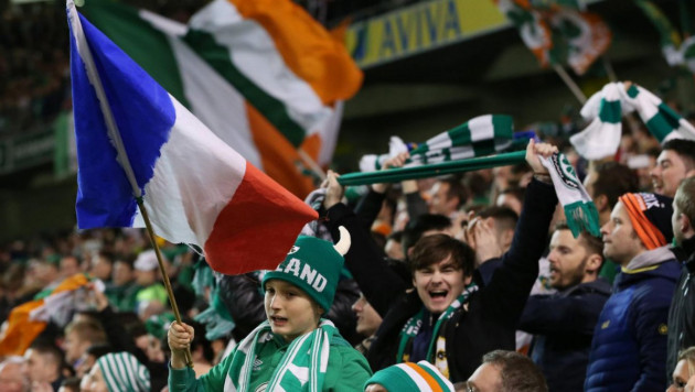 Фанат попросил игрока сборной Ирландии не загораживать обзор во время пенальти