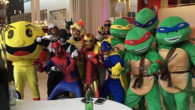 Игроки "Лестера" отпраздновали лидерство в АПЛ в костюмах героев комиксов