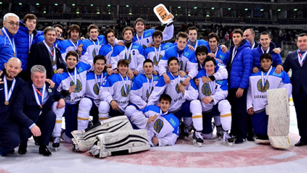 Молодежная сборная Казахстана выиграла "бронзу" чемпионата мира по хоккею