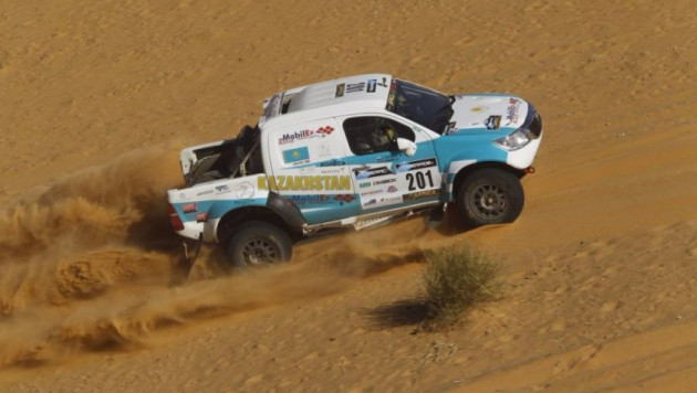 Казахстанский экипаж увеличил отрыв от преследователей в борьбе за первое место Africa Eco Race-2016