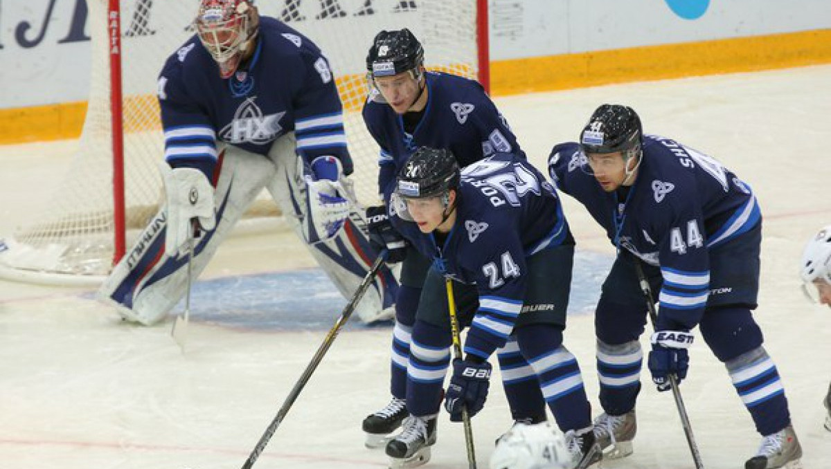 Соперник "Барыса" за место в плей-офф КХЛ потерял три очка в игре с "Сибирью"