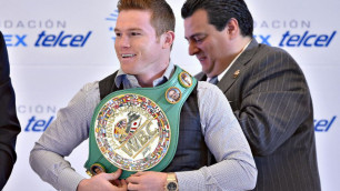 "Канело" на вручении пояса. Фото с сайта boxingnews24.com