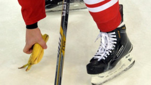 "Спартак" запретит бросившему бананы на лед фанату ходить на матчи КХЛ