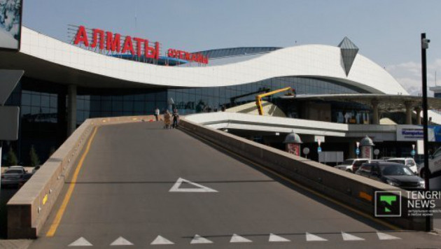 Поваливший на пол пограничника в аэропорту Алматы спортсмен заплатит миллион тенге
