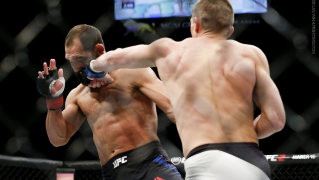 Хендрикс был деклассирован Томпсоном в главном шоу UFC