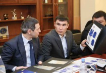 Юрий Мельниченко и Серик Сапиев. Фото предоставлено пресс-службой Комитета по делам спорта и физической культуры МКС РК