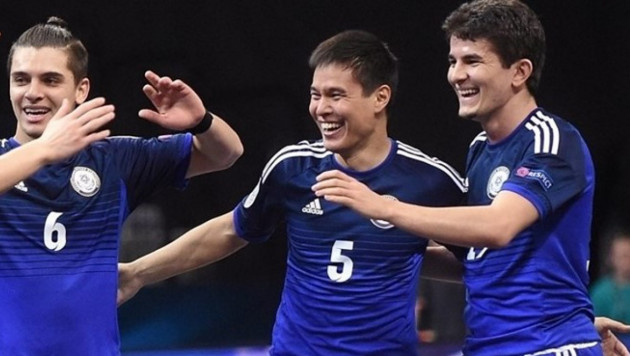 Сборная Казахстана проигрывает Испании после первого тайма в полуфинале Евро