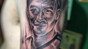 Фанат "Актобе" сделал татуировку с изображением Самата Смакова