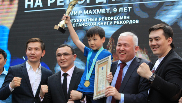 9-летний казахстанец установил мировой рекорд в поддержку Геннадия Головкина