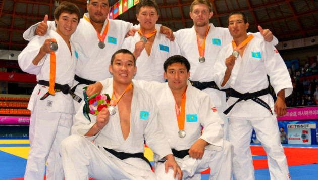 Казахстанские дзюдоисты выиграли бронзовые медали чемпионата Азии в командном первенстве