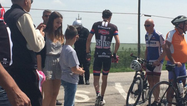 Голландский велогонщик Дюмулен натер седлом мозоль и снялся с "Джиро д'Италия"