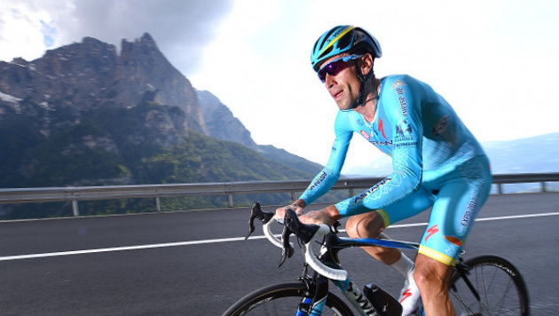 Из-за поломки велосипеда Нибали опустился на третье место в общем зачете "Джиро д'Италия"