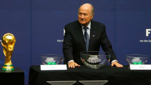 УЕФА назвал абсурдными заявления Блаттера о махинациях при жеребьевках