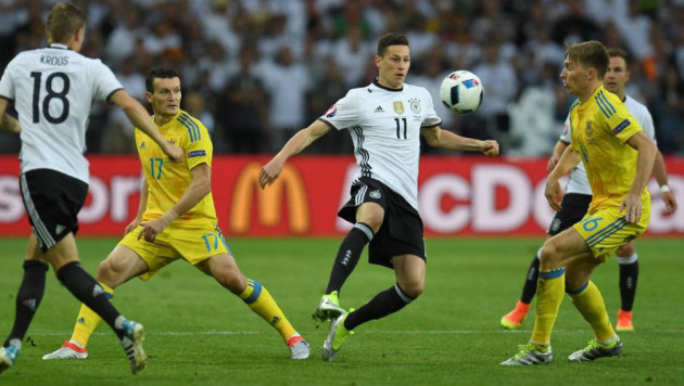 Игроки сборной Украины отметили вином поражение от Германии на Евро-2016 - СМИ