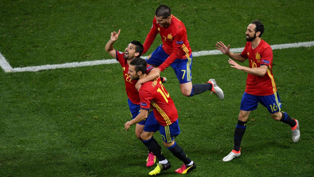 Сборная Испании разгромила Турцию и вышла в плей-офф Евро-2016