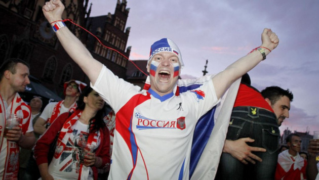 Выдворенные из Франции российские фанаты планируют посетить матч Евро против Уэльса