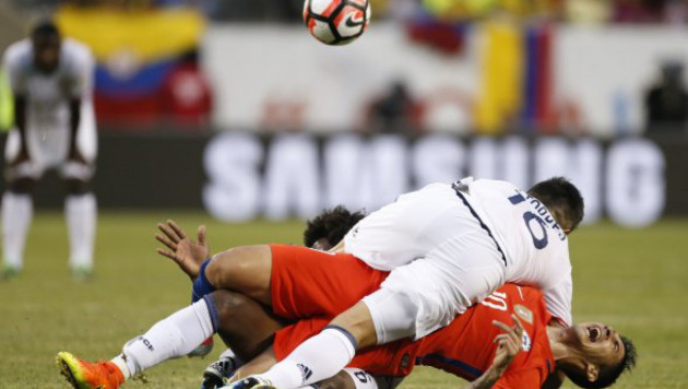 Футболист сборной Чили получил страшную травму в полуфинале Кубка Америки