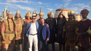 Сергей Завилейский (первый ряд, справа) и Арман Шураев на "Казахстан Барысы-2015". Фото из личного архива
