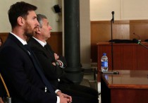 Лионель и Хорхе Месси в суде. Фото с сайта espnfc.com