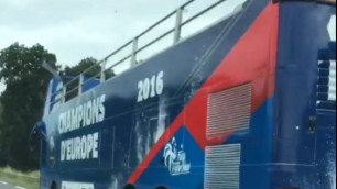 Французы заказали "чемпионский автобус" еще до проигранного финала Евро-2016