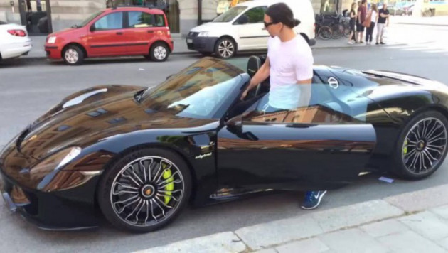 Ибрагимович перевезет из Парижа в Лондон свои автомобили стоимостью около двух миллионов евро