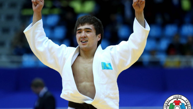 Елдос Сметов стартовал с победы на Олимпиаде-2016