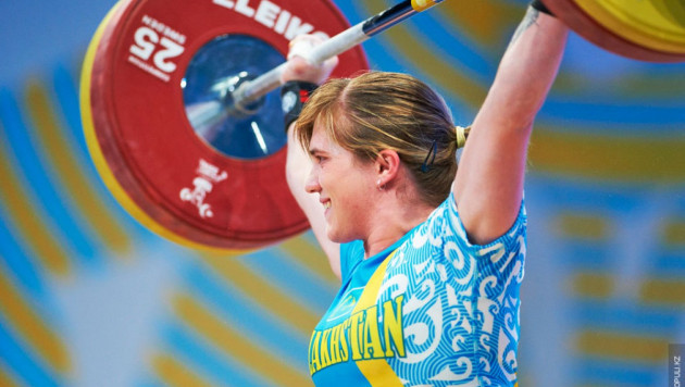 Карина Горичева идет на втором месте после рывка на Олимпиаде
