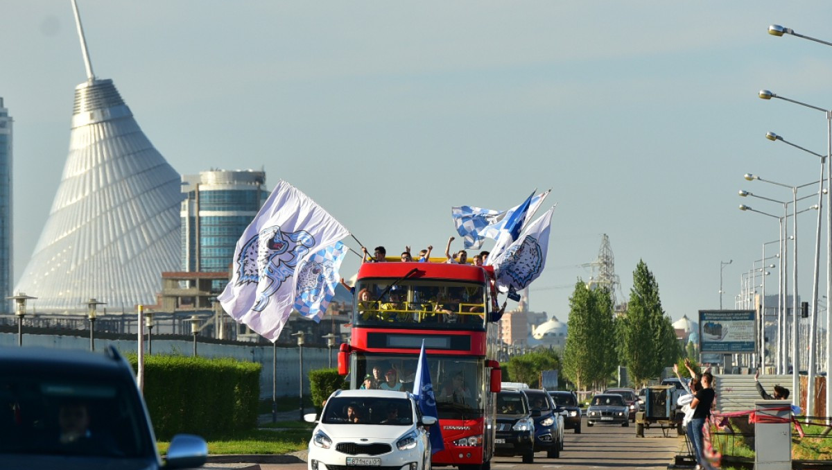 Болельщики устроили автопробег в поддержку "Барыса"