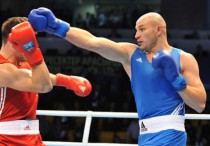 Иван Дычко (справа). Фото с официального сайта ЧМ по боксу в Алматы