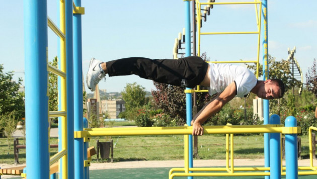 НОК открыл спортивные зоны street workout в Шымкенте