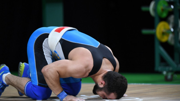 Рахимов после наказания за допинг возвращается и играет с мировыми рекордами. Это просто смешно - немецкий штангист